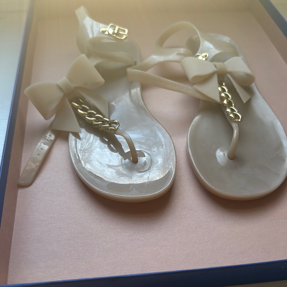 Elegant Cream Sandals with Bow and Chain Detail